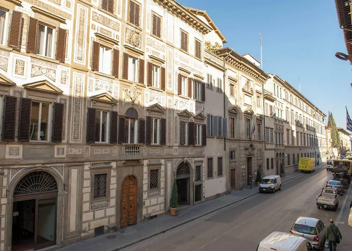 Cavour Rosa By Mamo Florence